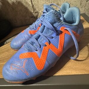 Puma Kids 2.5y Vibrant Blue and Orange soccer cleats